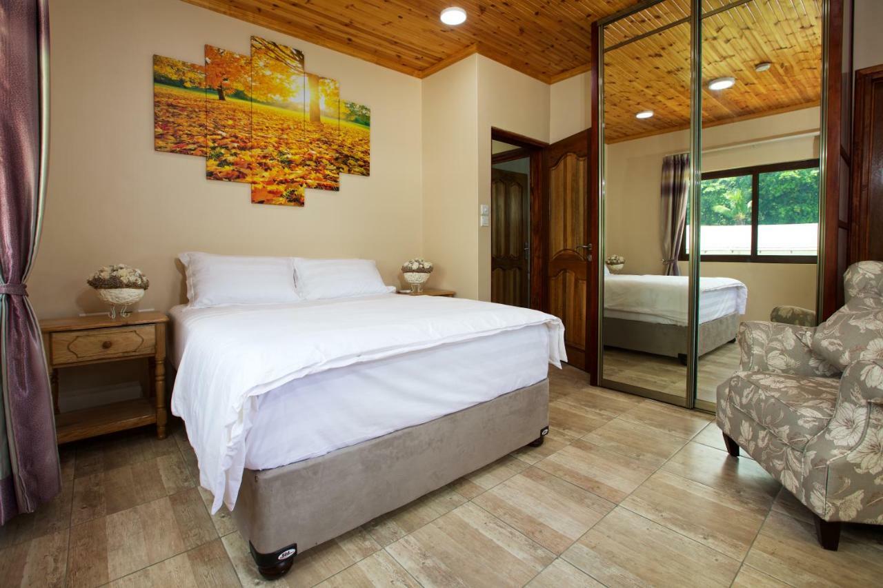 Stone Self Catering Apartment Grand Anse  Exteriör bild